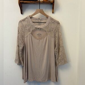 Torrid Super Soft Lace Sleeve Top Front Keyhole Chateau 1X NWT